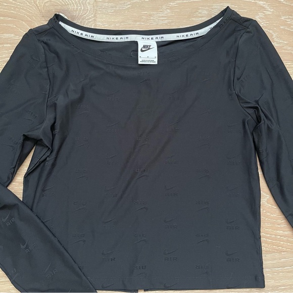 Nike Air Logo Cropped Long Sleeve Top🖤 - Picture 3 of 6